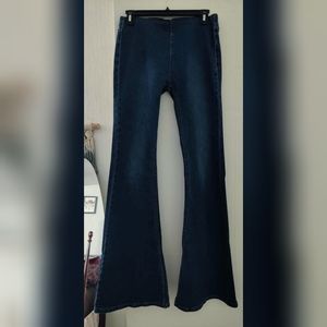 Sz xs/s bell bottom elastic waist jeans. Boutique